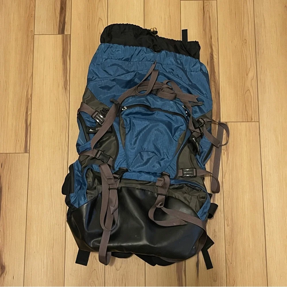 Gregory Deva 60 WXS Hiking Backpack Blue and Black